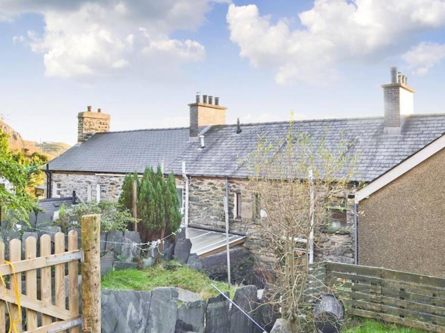 Cosy Terrace Cottage Built Into The Mountain Side. Blaenau Ffestiniog Esterno foto