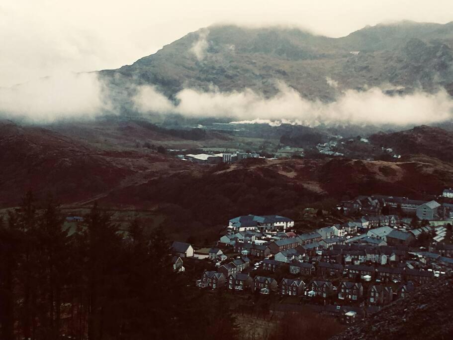 Cosy Terrace Cottage Built Into The Mountain Side. Blaenau Ffestiniog Esterno foto