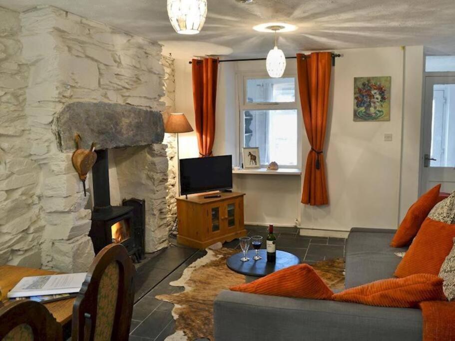 Cosy Terrace Cottage Built Into The Mountain Side. Blaenau Ffestiniog Esterno foto