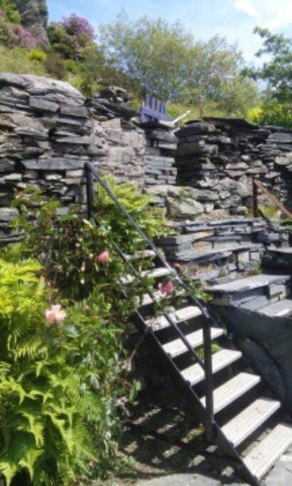 Cosy Terrace Cottage Built Into The Mountain Side. Blaenau Ffestiniog Esterno foto